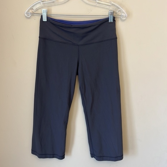 Lululemon Groove Crop Reversible Pants in Coal / Royalty / Royalty Space Dye - Picture 7 of 16